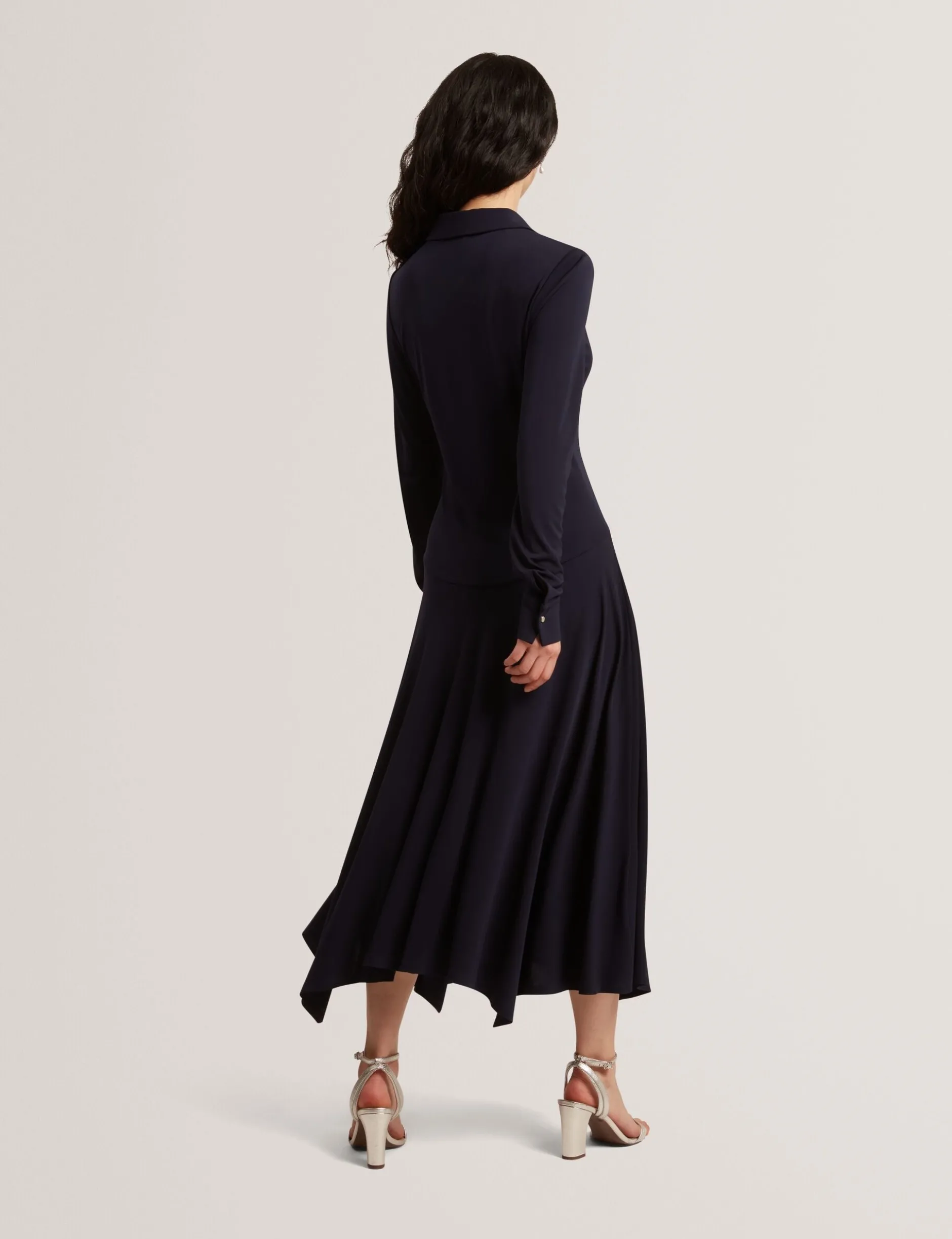 Asymmetrisches Jersey-Midi-Hemdkleid