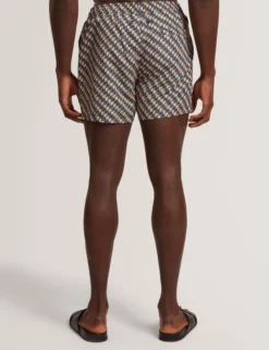 Badehose mit geometrischem Goldfischmuster