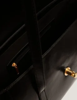 Baguette-Tasche aus geknittertem Leder mit Drehverschluss