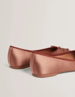 Ballerinas mit Satinschleife