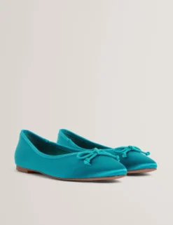 Ballerinas mit Satinschleife