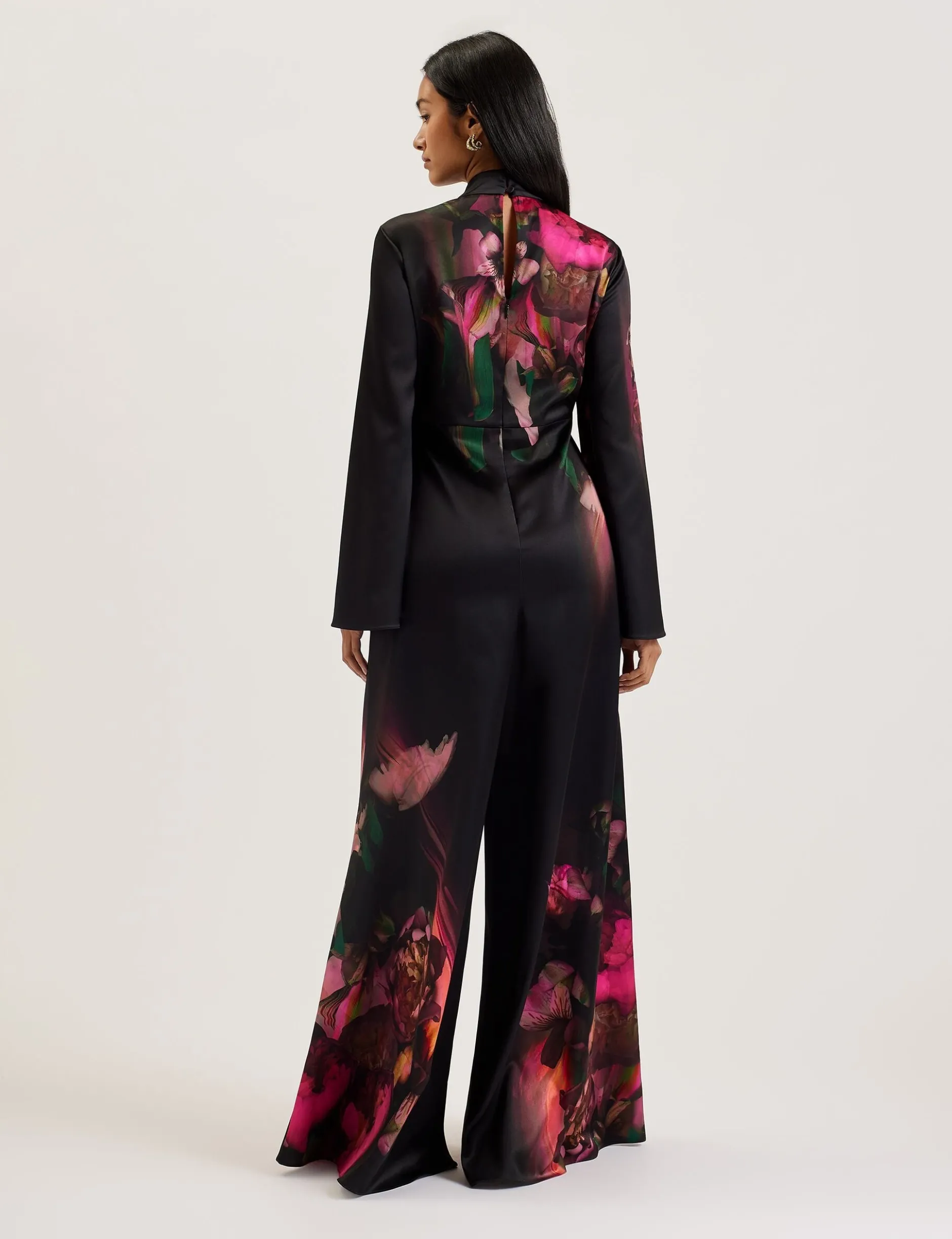 Bedruckter Jumpsuit mit Bindekragen und weitem Bein