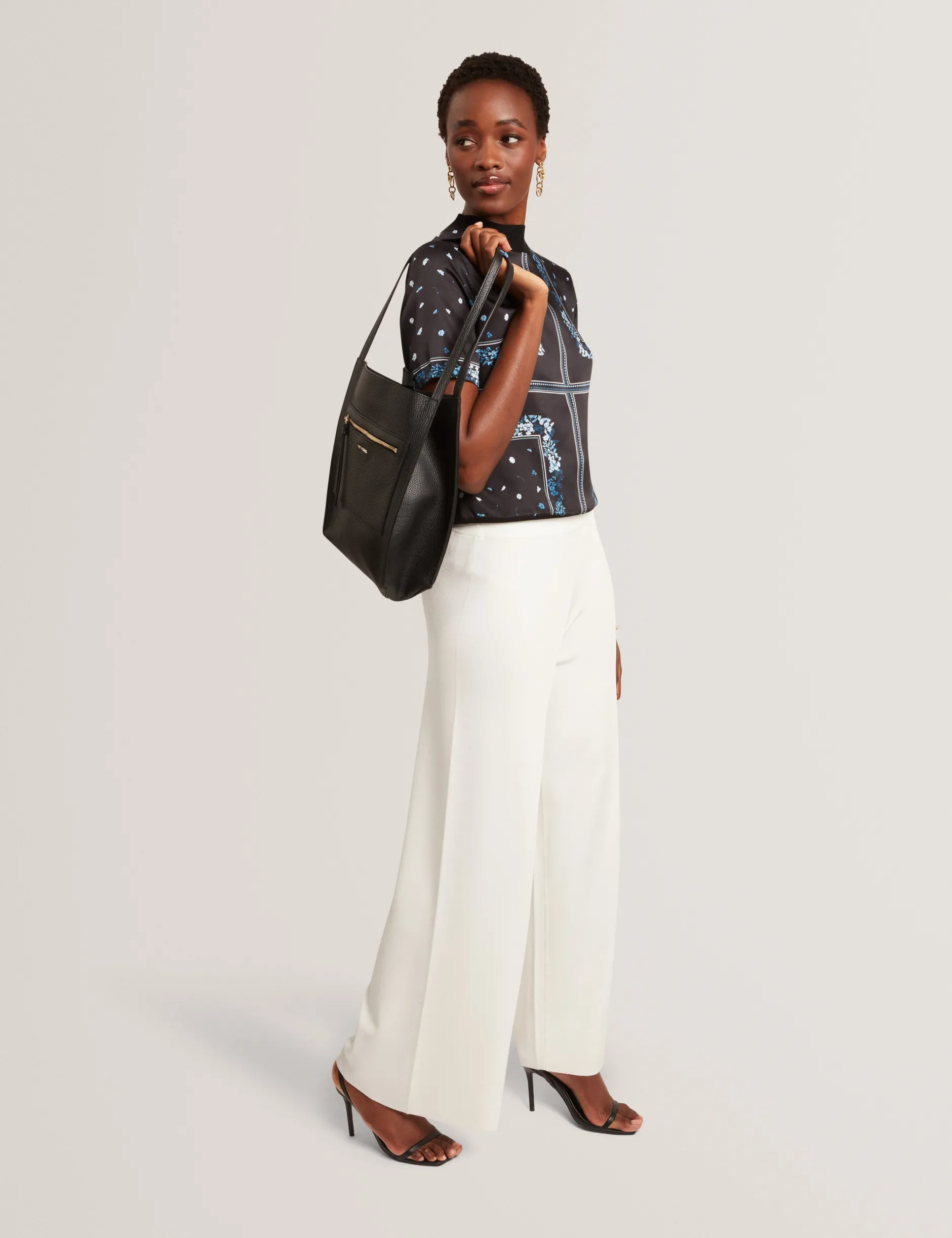Boxy Tote Bag aus weichem Leder mit Reißverschlusstasche