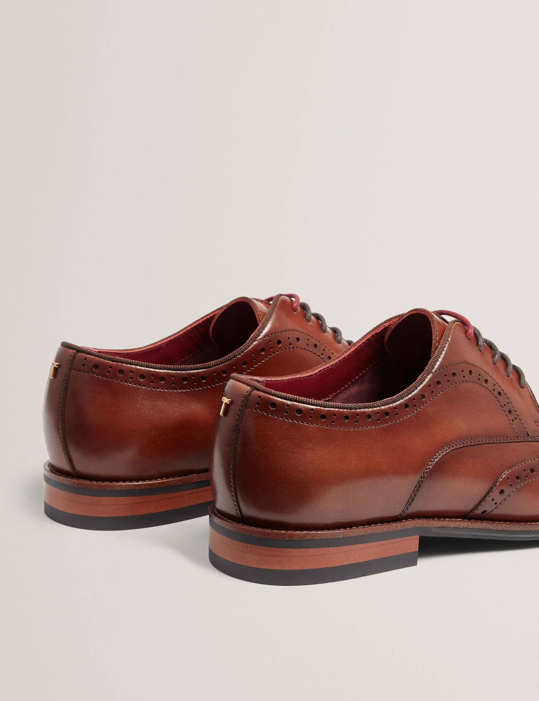 Derby-Brogue-Schuhe aus poliertem Leder