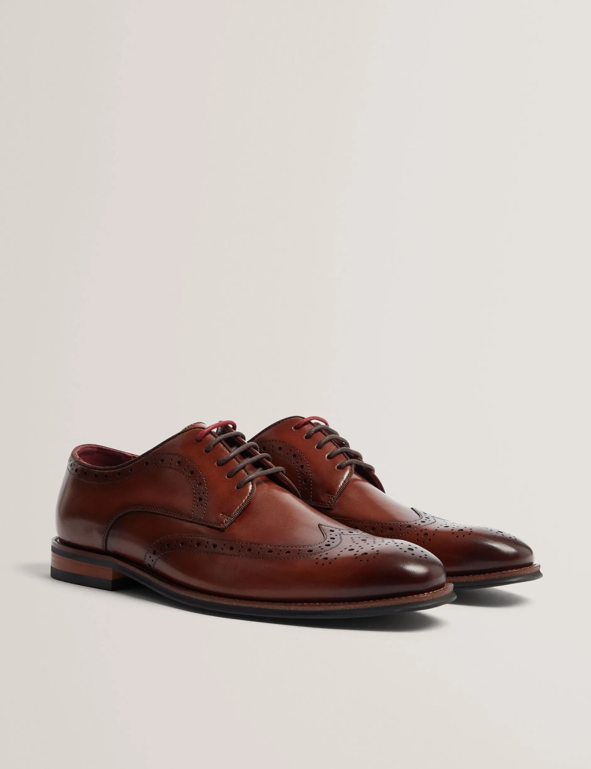 Derby-Brogue-Schuhe aus poliertem Leder