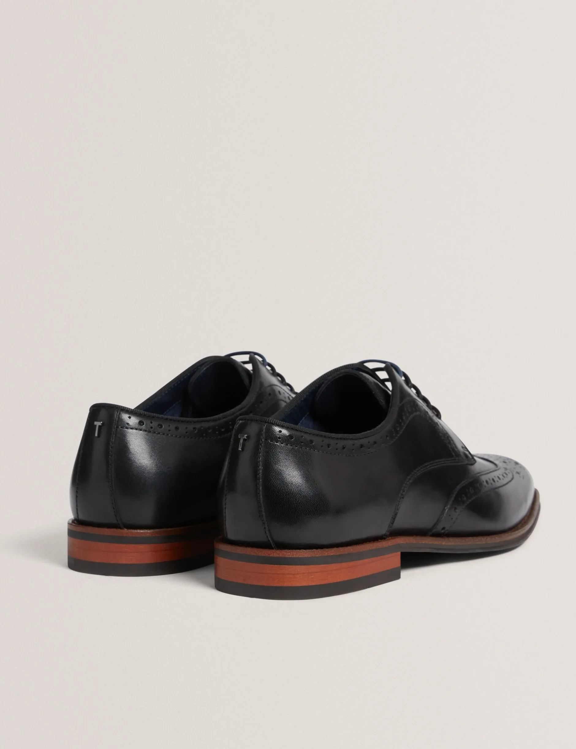 Derby-Brogue-Schuhe aus poliertem Leder