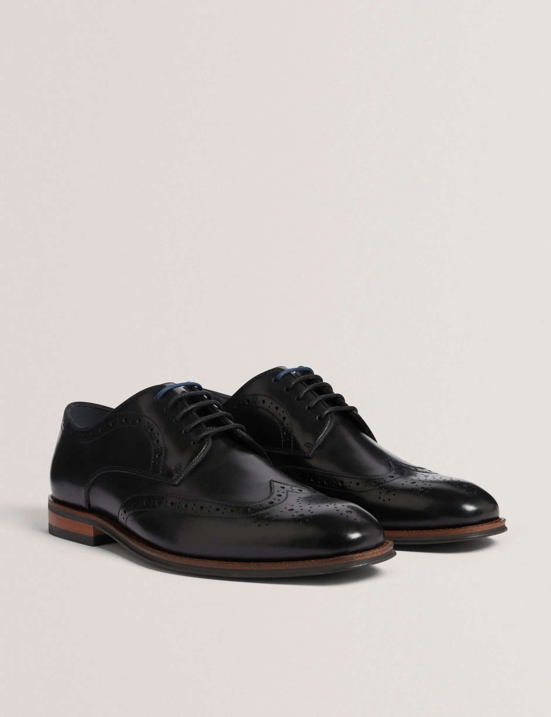 Derby-Brogue-Schuhe aus poliertem Leder