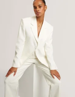 Einreihiger taillierter Blazer in Sanduhrform