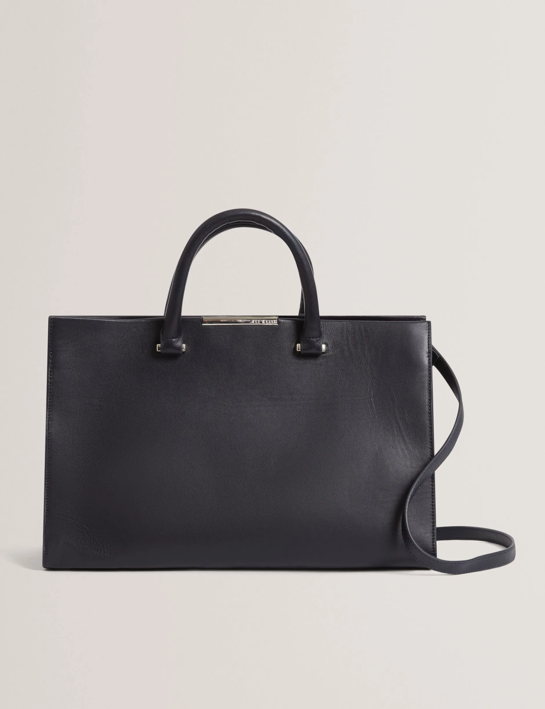 Geformte, breite Ledertasche