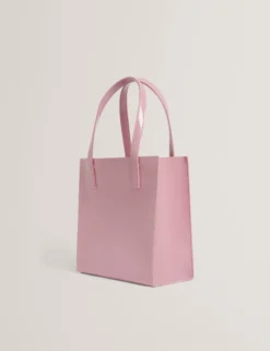 Geknitterte kleine Handtasche aus Kunstleder mit Logo-Prägung