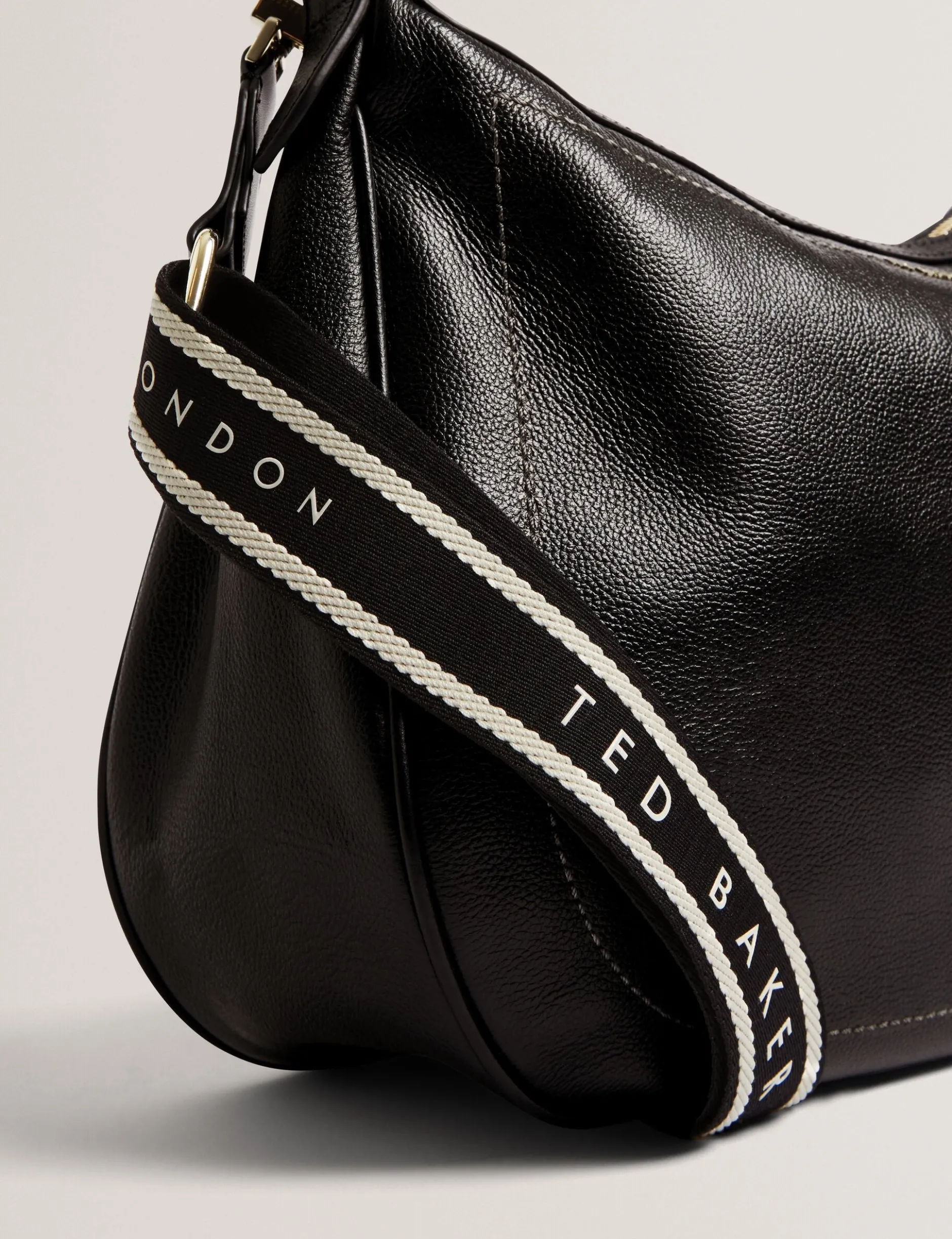 Große Hobo-Tasche aus Leder mit Gurtband
