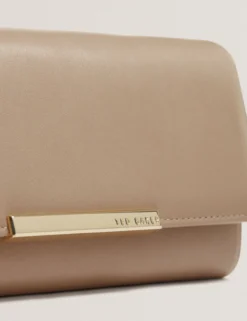 Große zweifach faltbare Handtasche aus Leder mit Bar-Detail