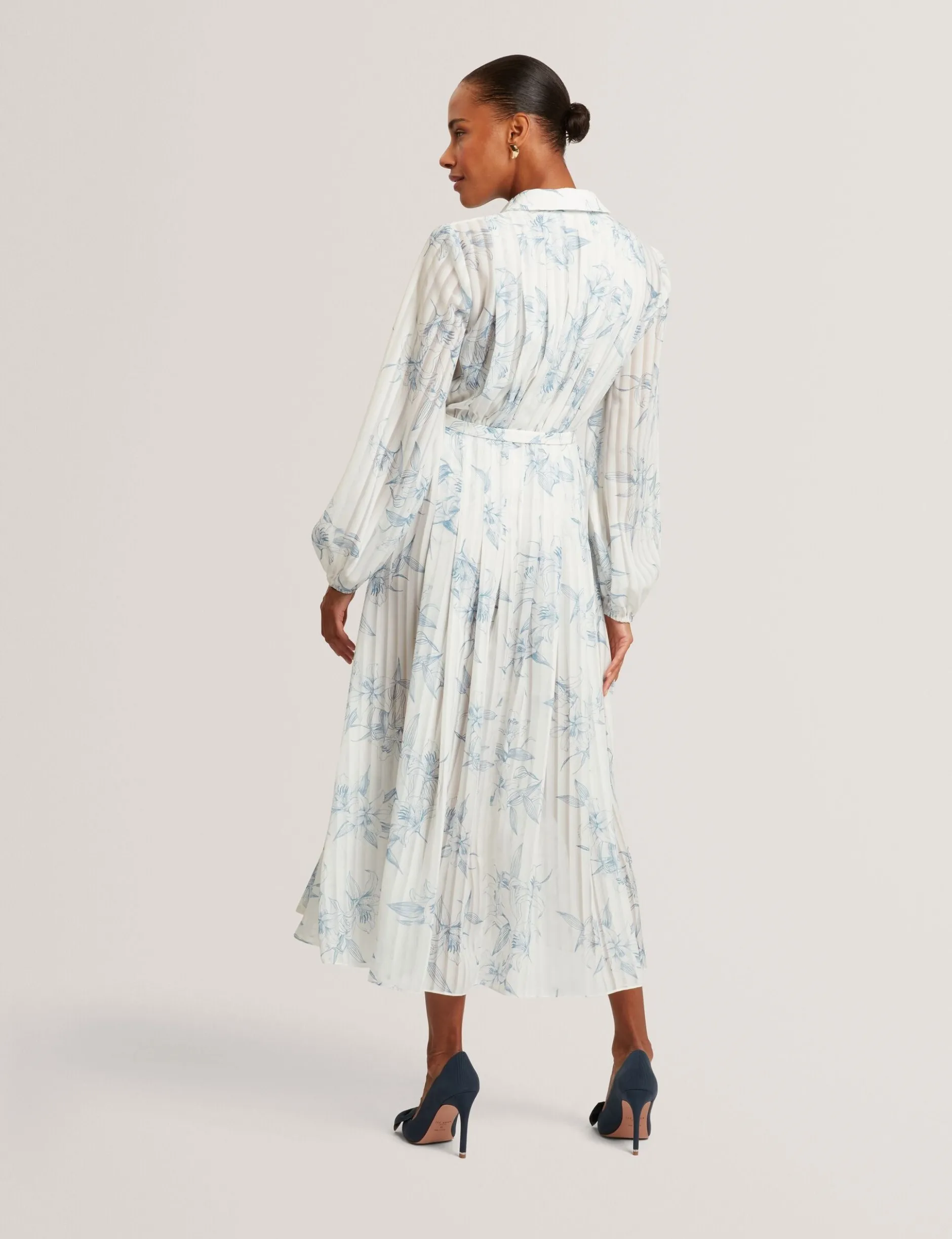 Hemdblusenkleid mit floralem Muster und Falten