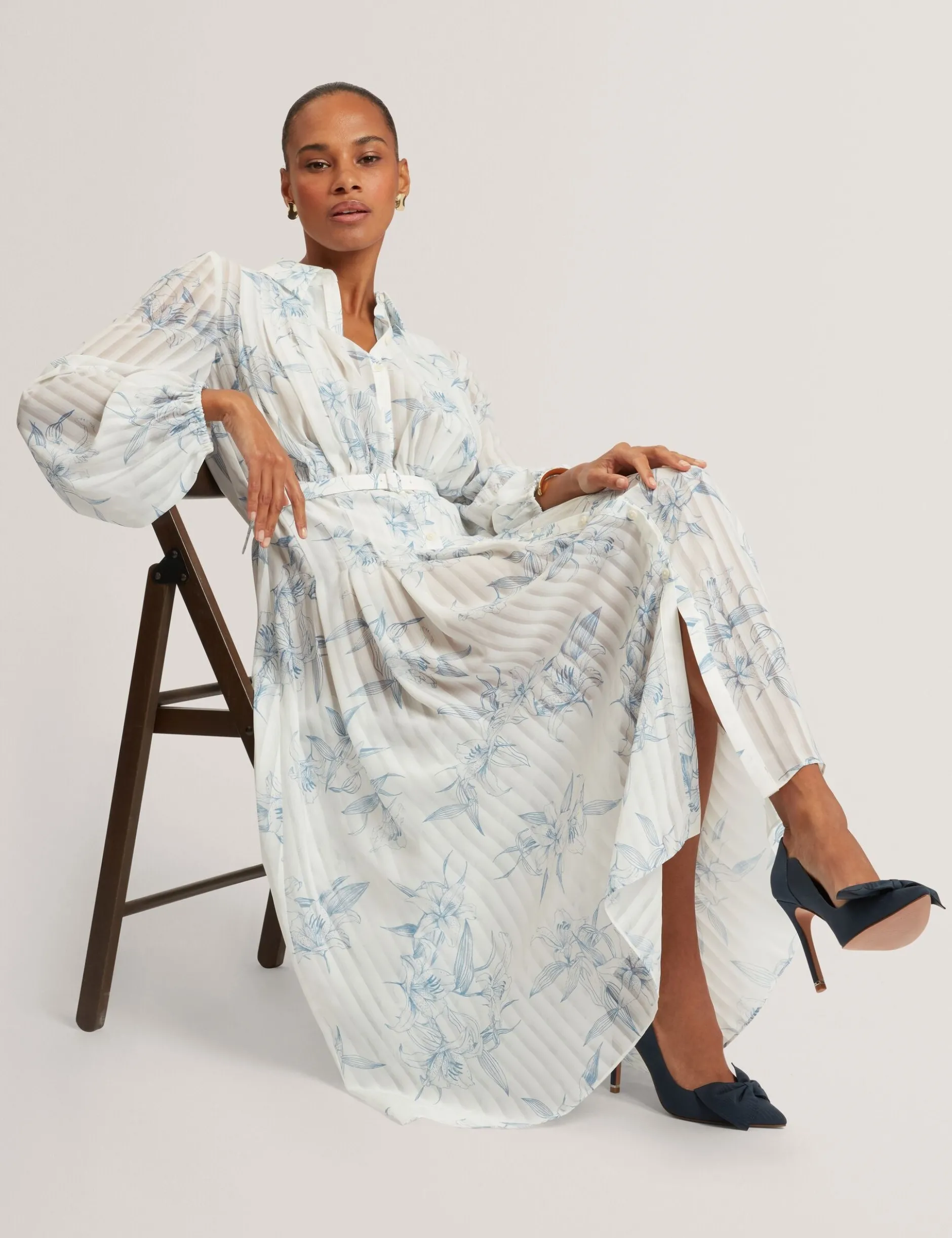 Hemdblusenkleid mit floralem Muster und Falten