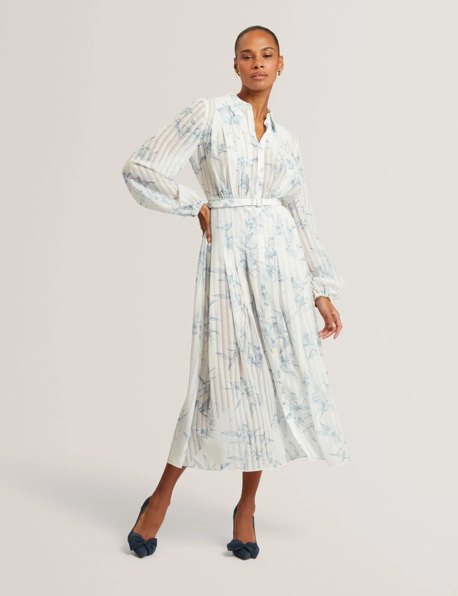 Hemdblusenkleid mit floralem Muster und Falten