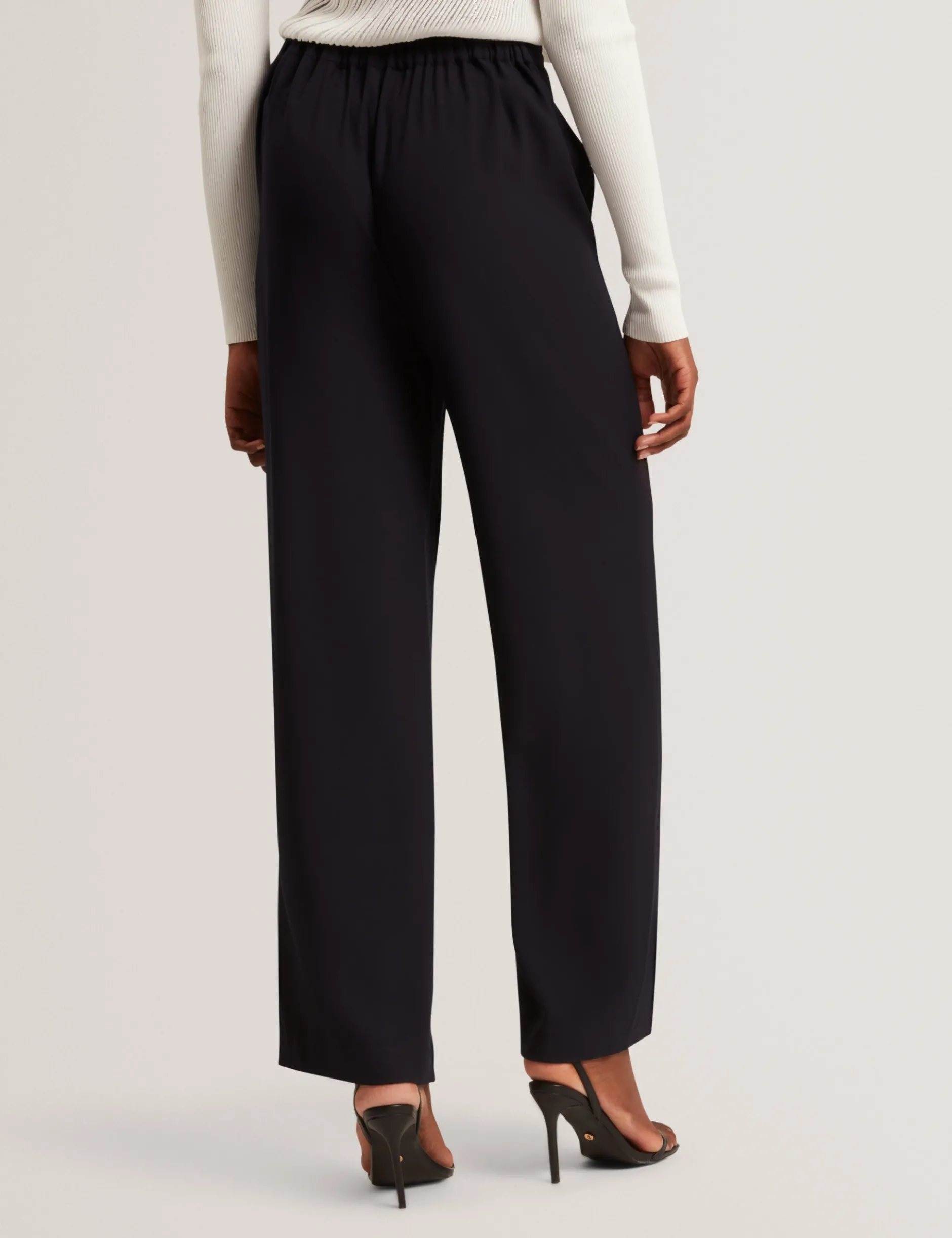 Hochtaillierte Schlupfhose mit weitem Bein