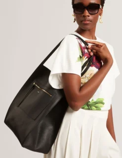 Hohe, strukturierte Tragetasche aus weichem Leder