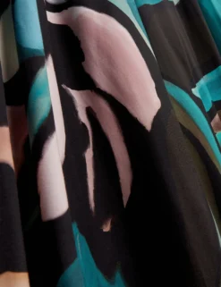 Jumpsuit mit abstraktem Print und weitem Bein