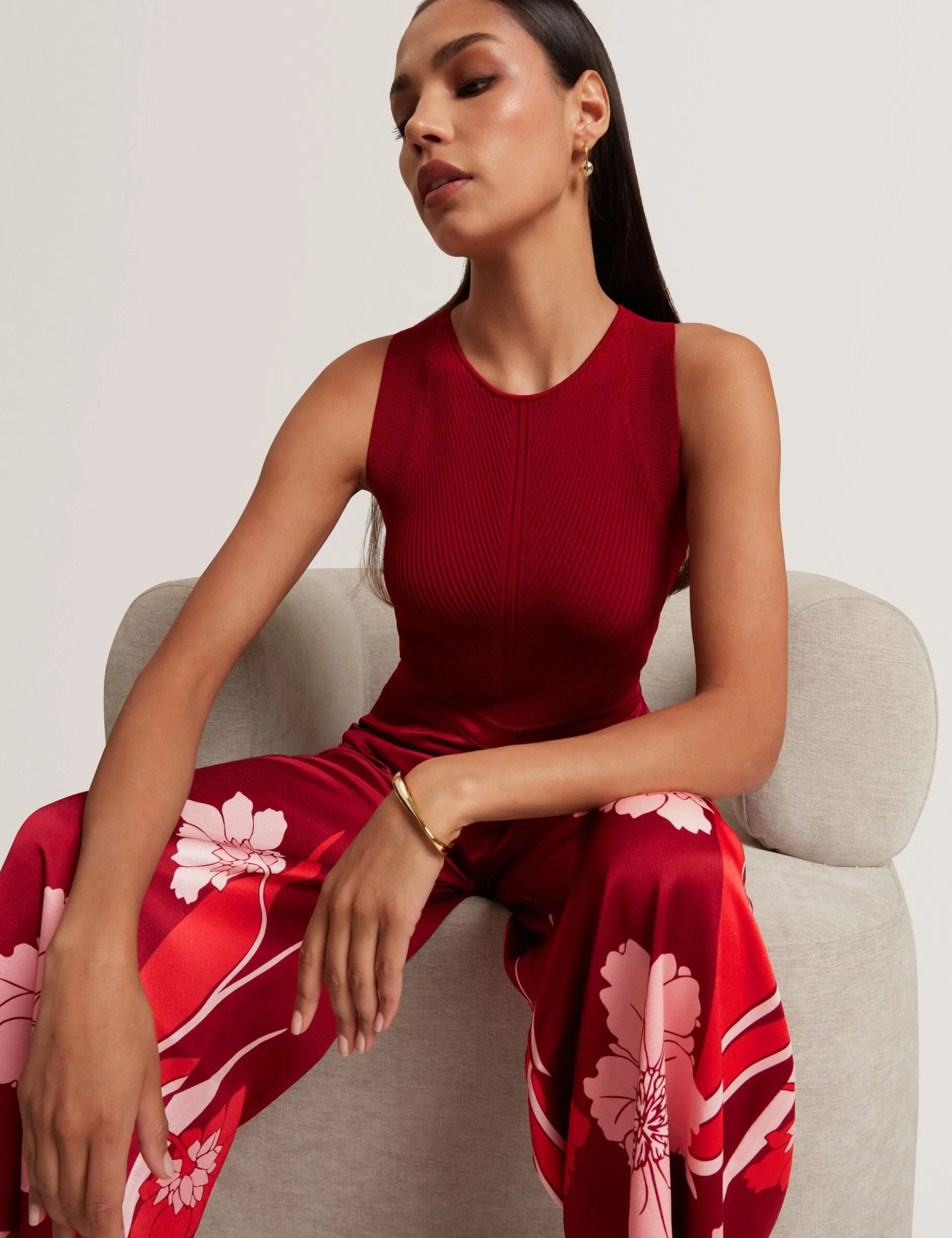 Jumpsuit mit Strickoberteil und geblümtem Hosenaufschlag