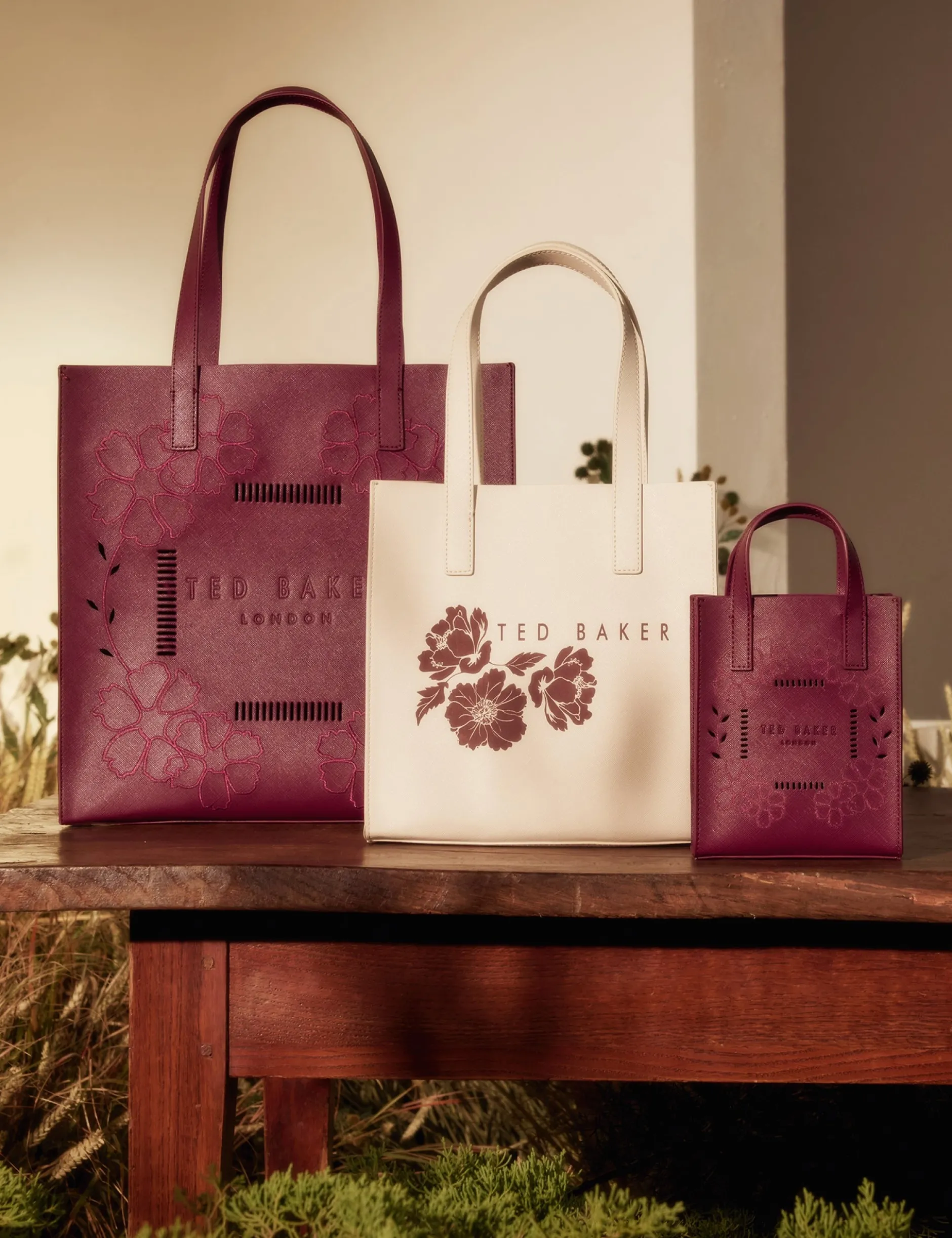 Kleine Tragetasche mit Blumenmuster