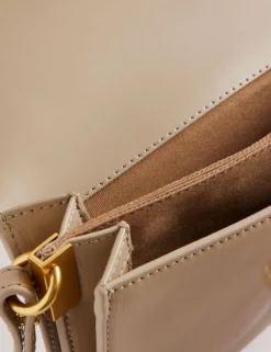 Kleine Umhängetasche aus Leder mit Drehverschluss