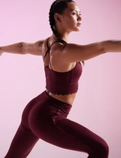 Komfortabler Yoga-Sport-BH mit Wellenkante