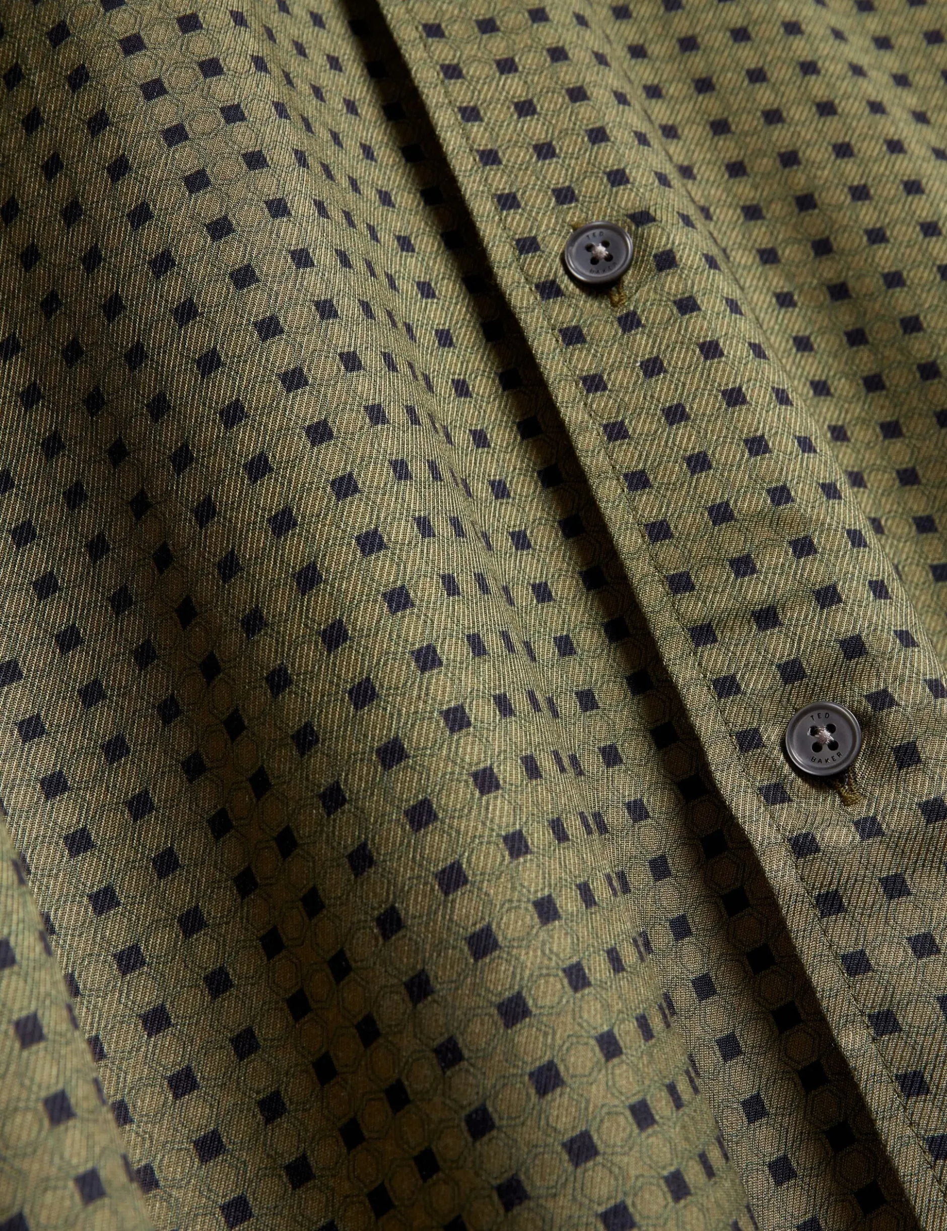 Kurzarmhemd mit geometrischem Fliesenmuster