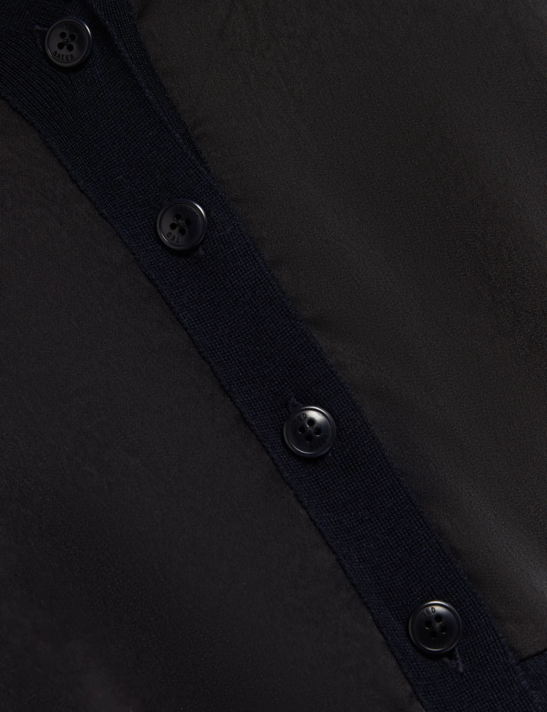 Kurzarm-Strickjacke aus Seidenmischgewebe mit gewebter Vorderseite
