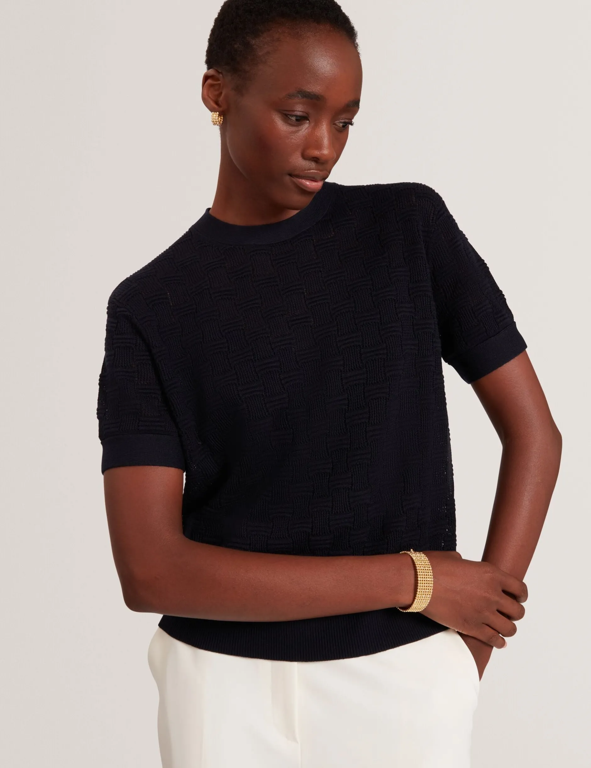 Kurzarm-Top aus strukturiertem Strickmaterial aus Seidenmischgewebe