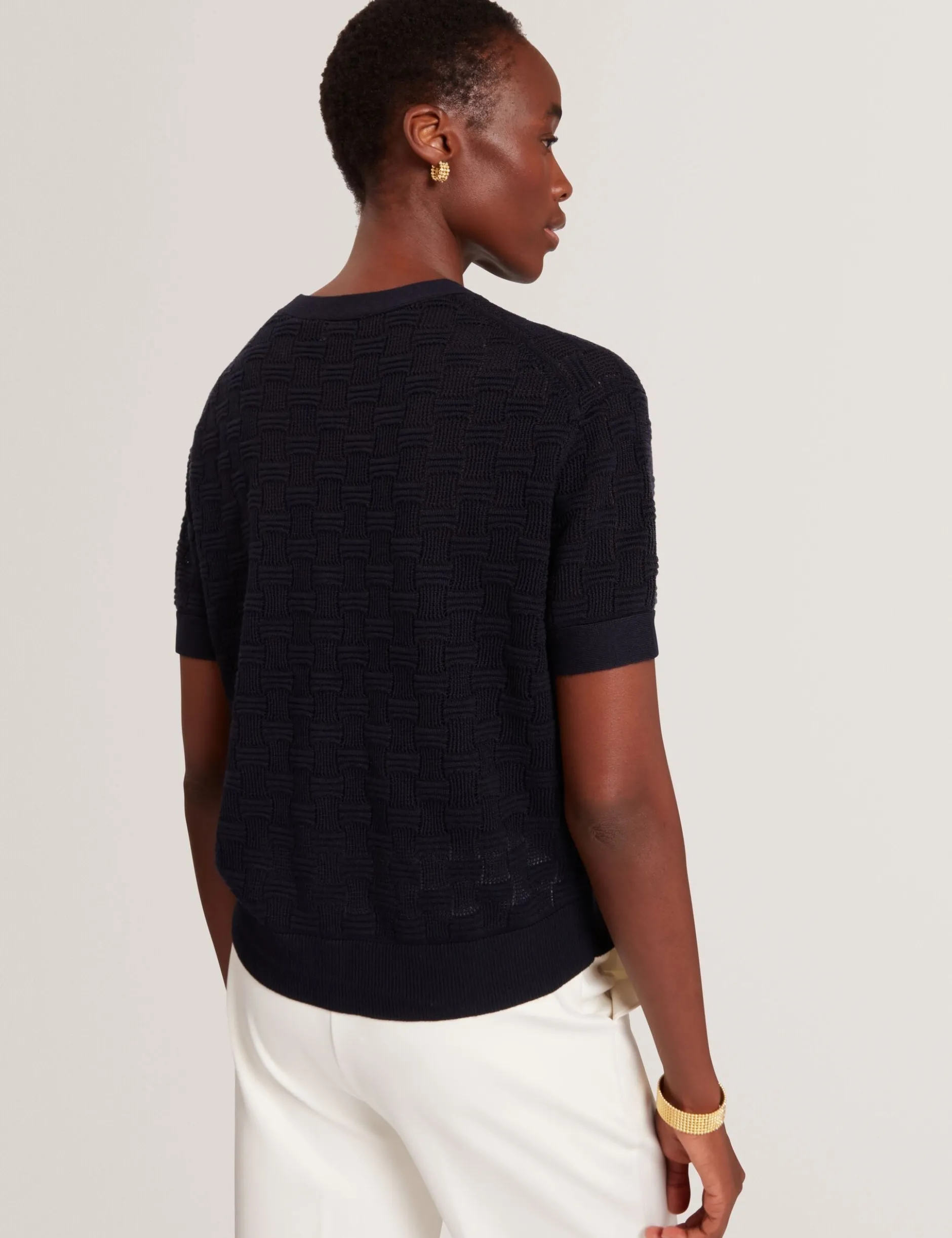 Kurzarm-Top aus strukturiertem Strickmaterial aus Seidenmischgewebe