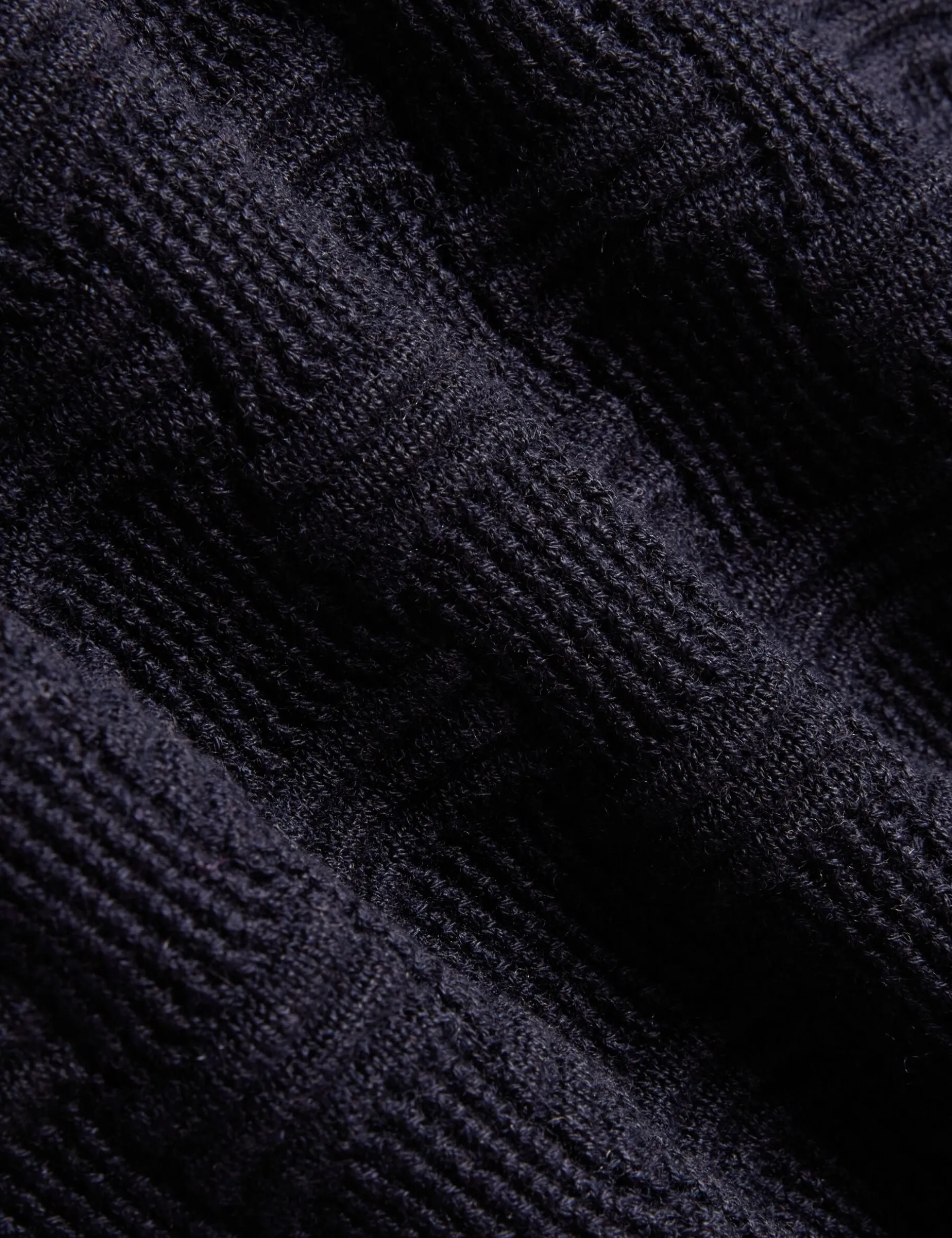 Kurzarm-Top aus strukturiertem Strickmaterial aus Seidenmischgewebe