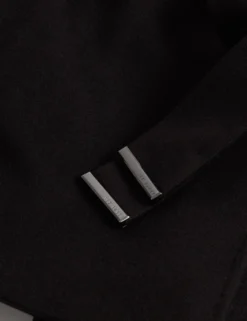 Kurzer Wollmantel mit Gürtel