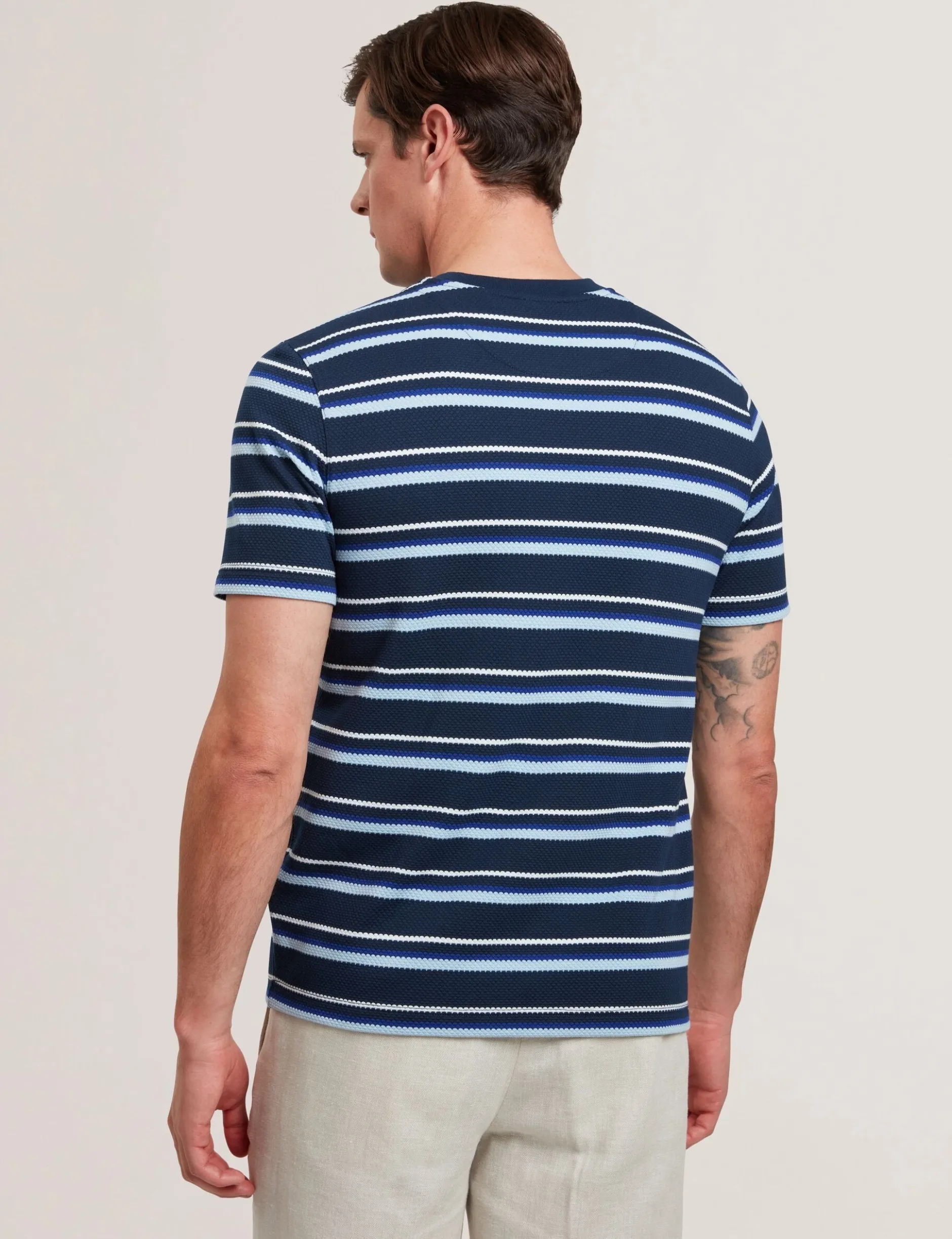 Kurzärmeliges, strukturiertes Streifen-T-Shirt