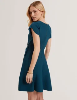 Kurzärmliges Strick-Minikleid