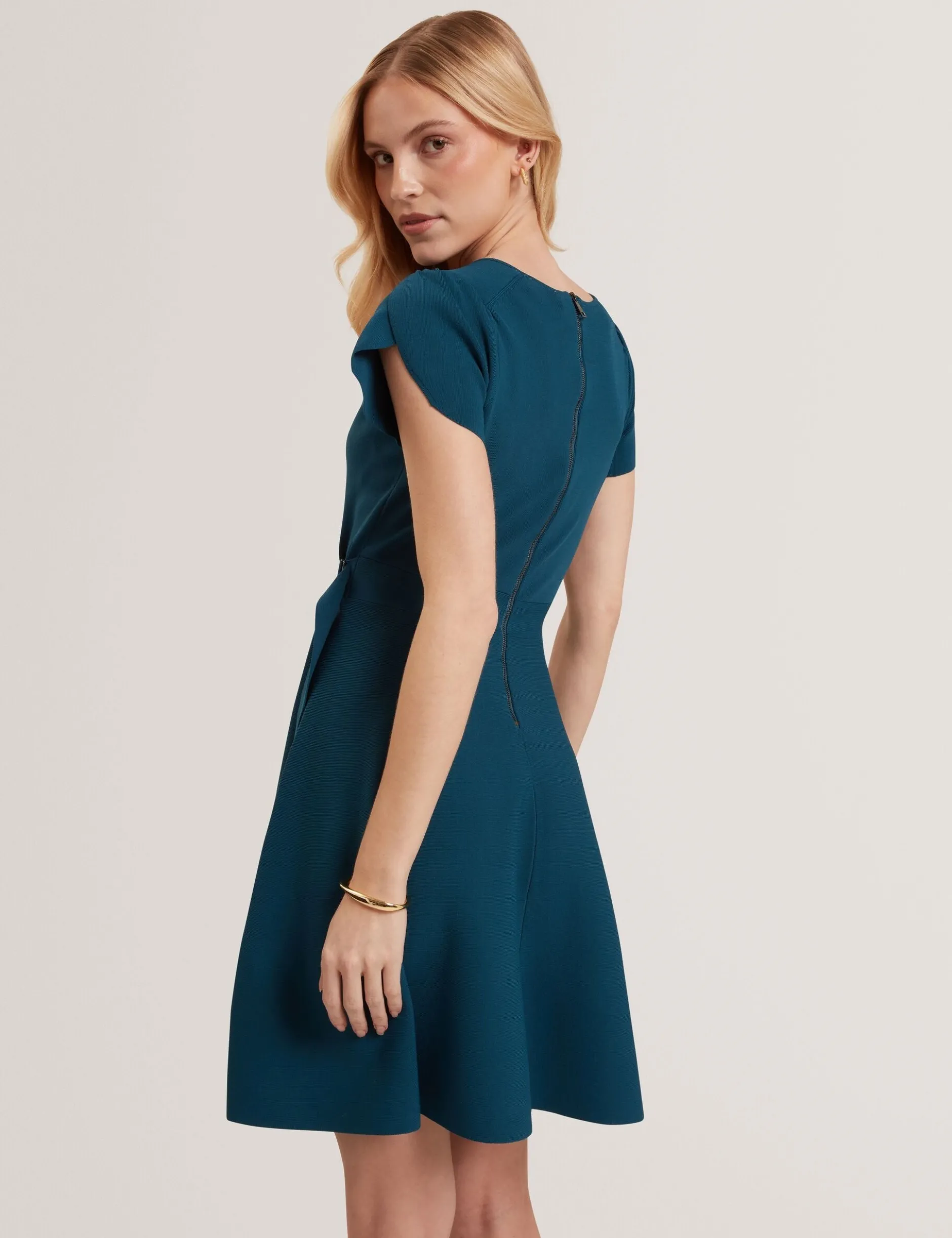 Kurzärmliges Strick-Minikleid