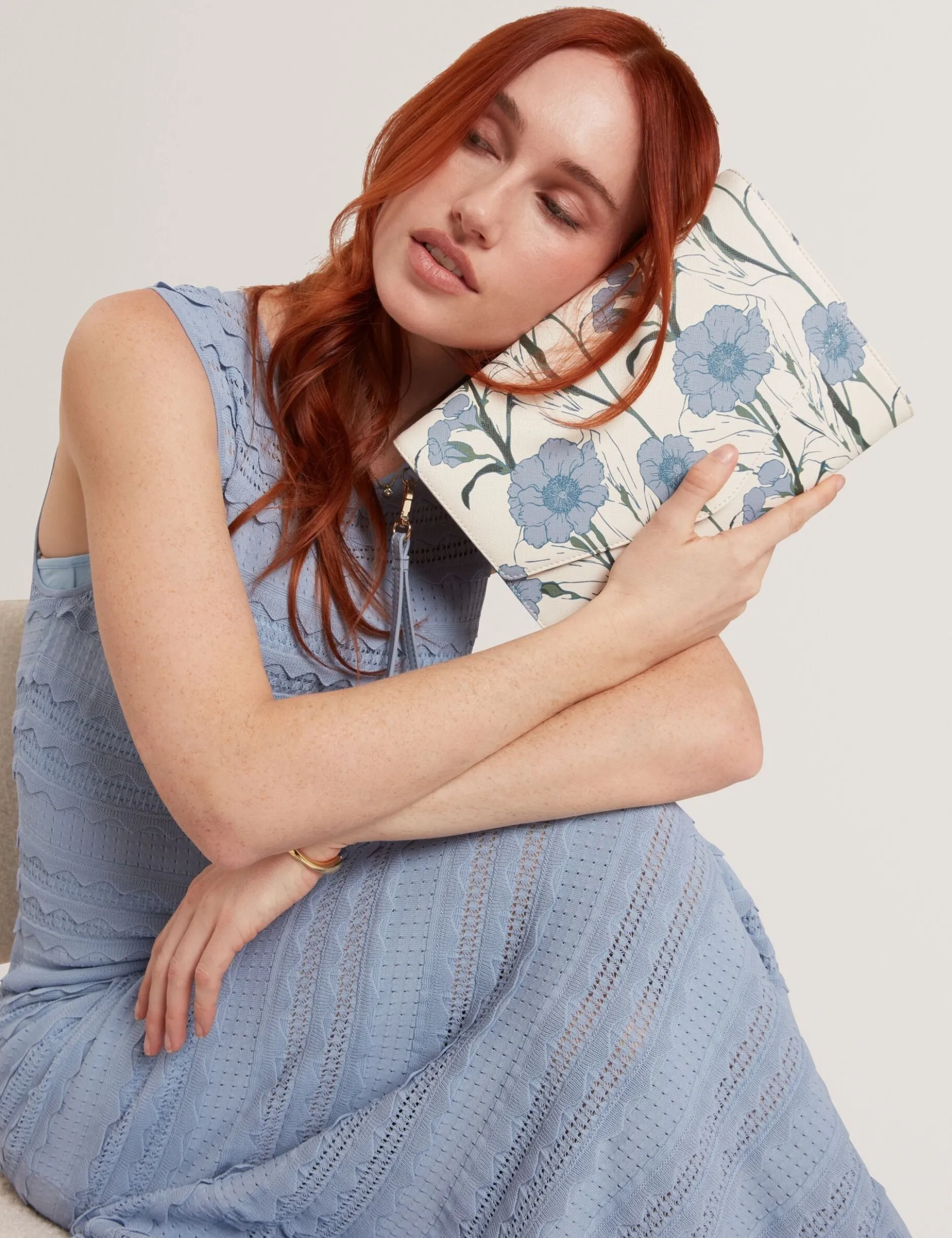 Kuvert-Clutch mit Blumenmuster