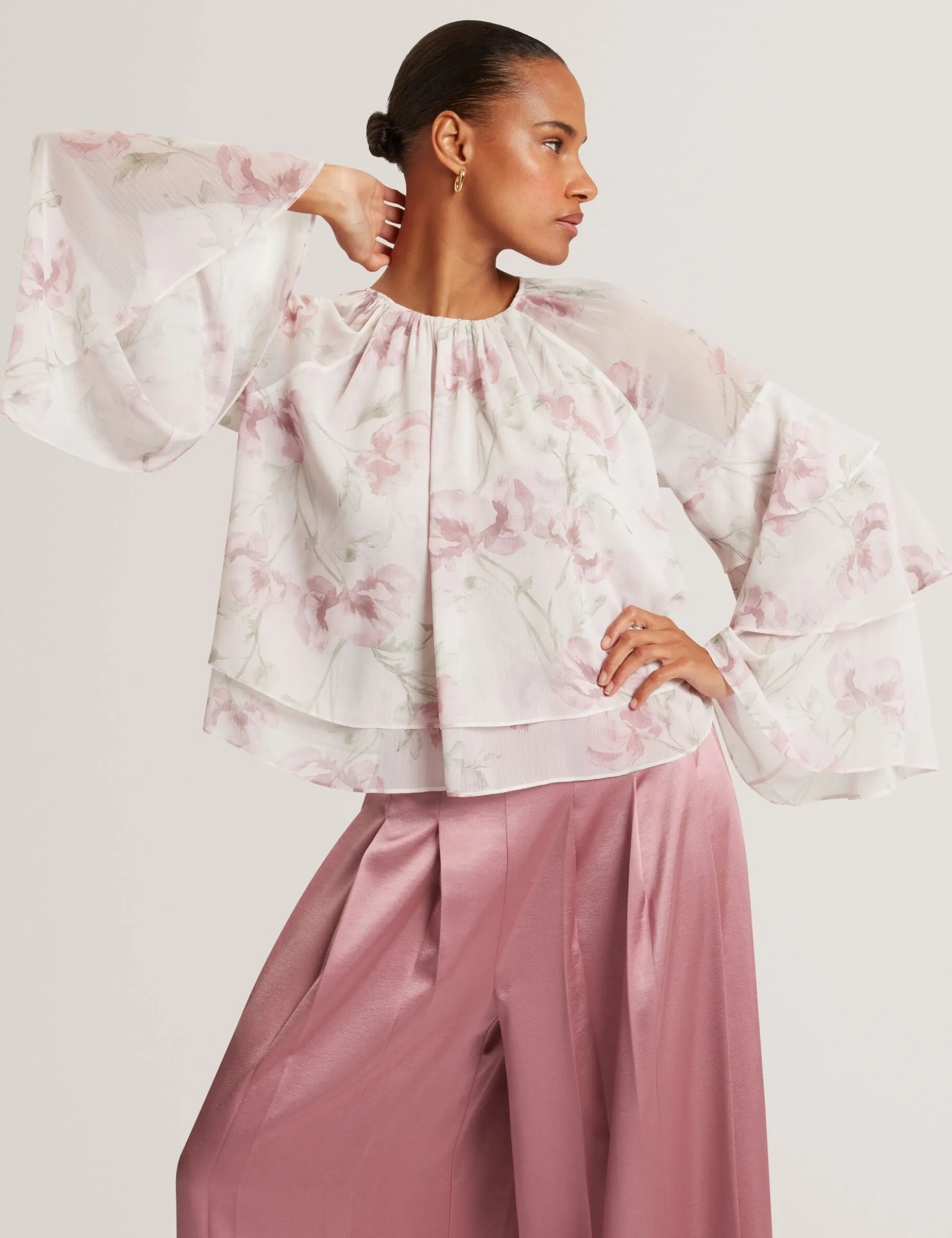 Langarmshirt mit Rosenmuster und Rüschen