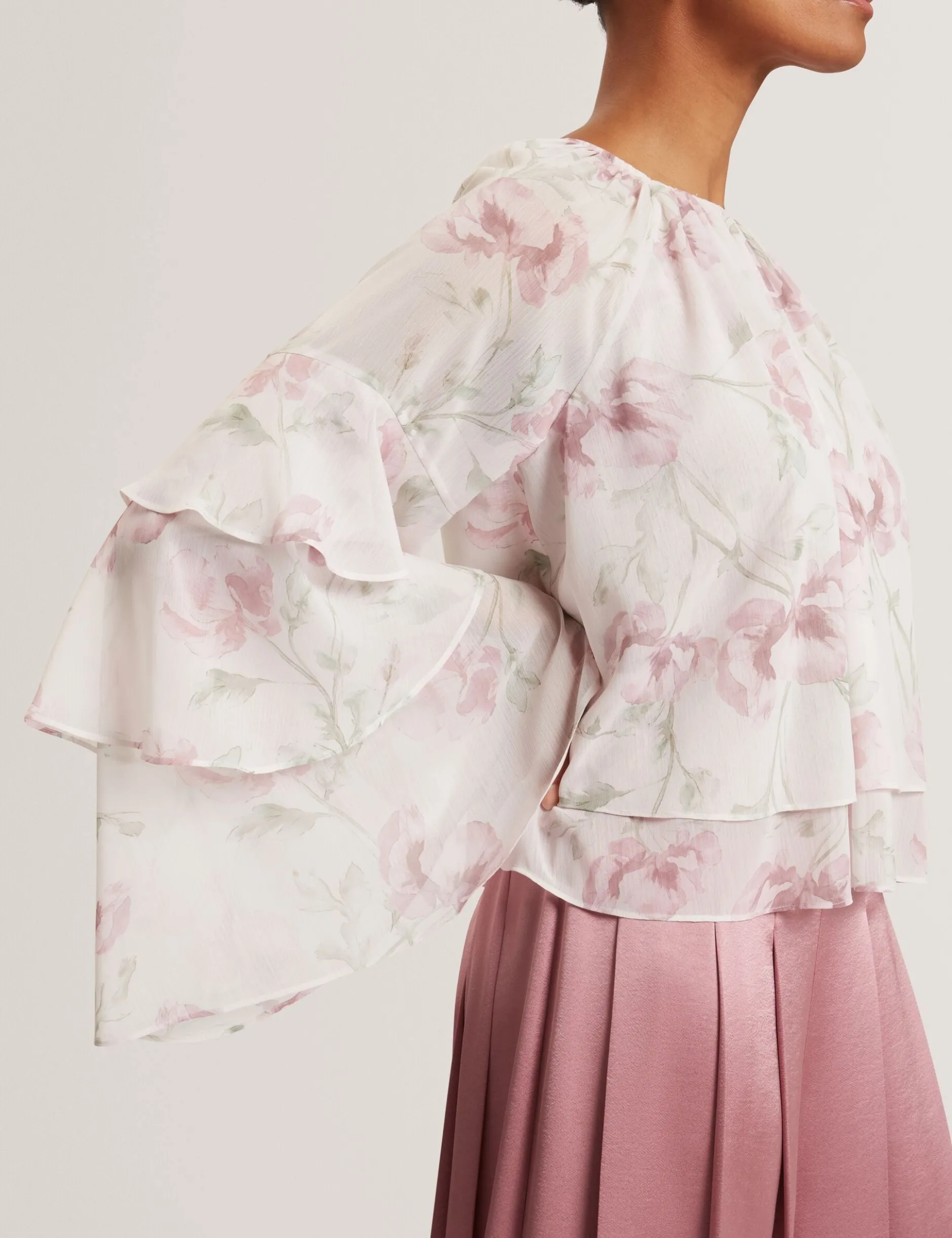 Langarmshirt mit Rosenmuster und Rüschen