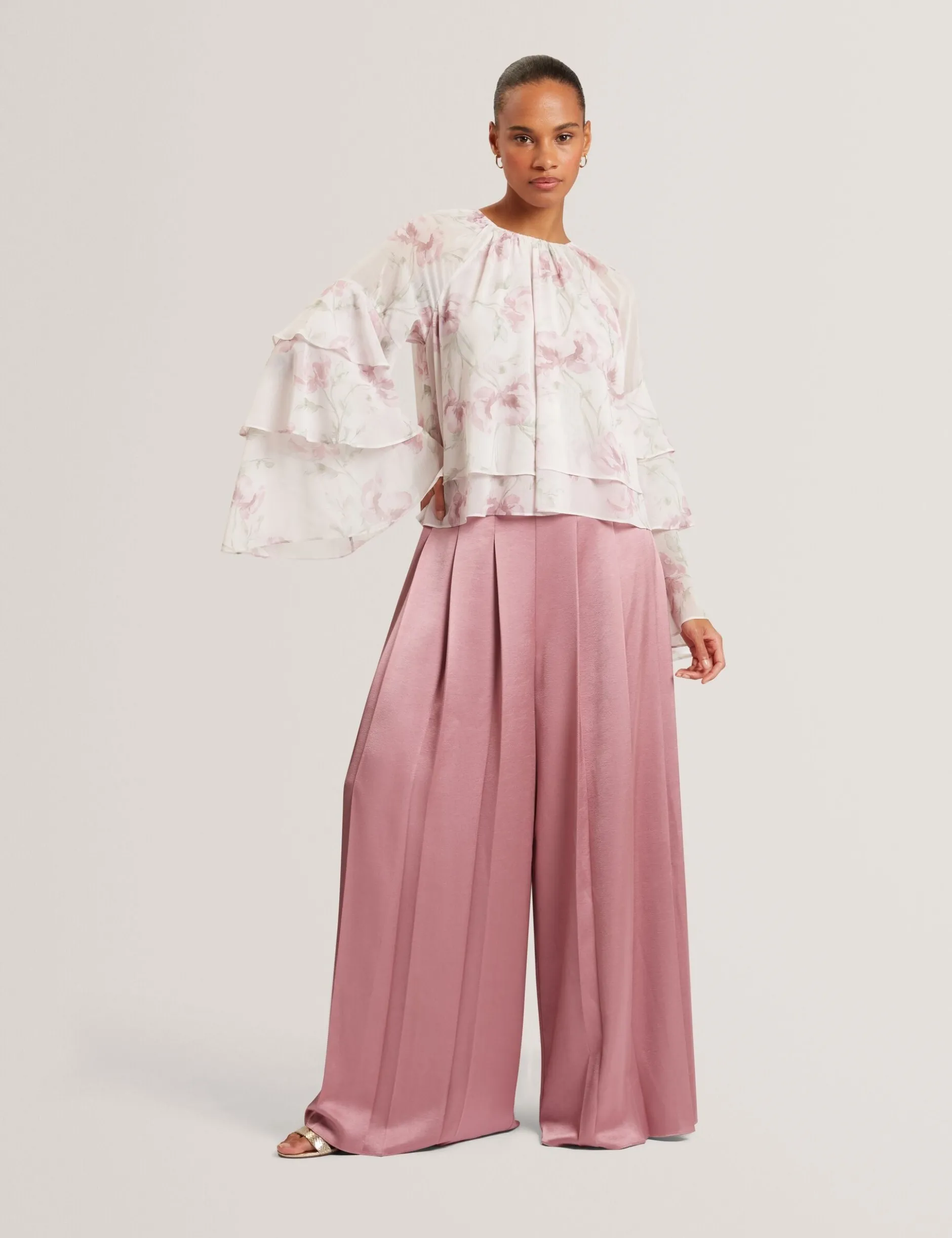 Langarmshirt mit Rosenmuster und Rüschen