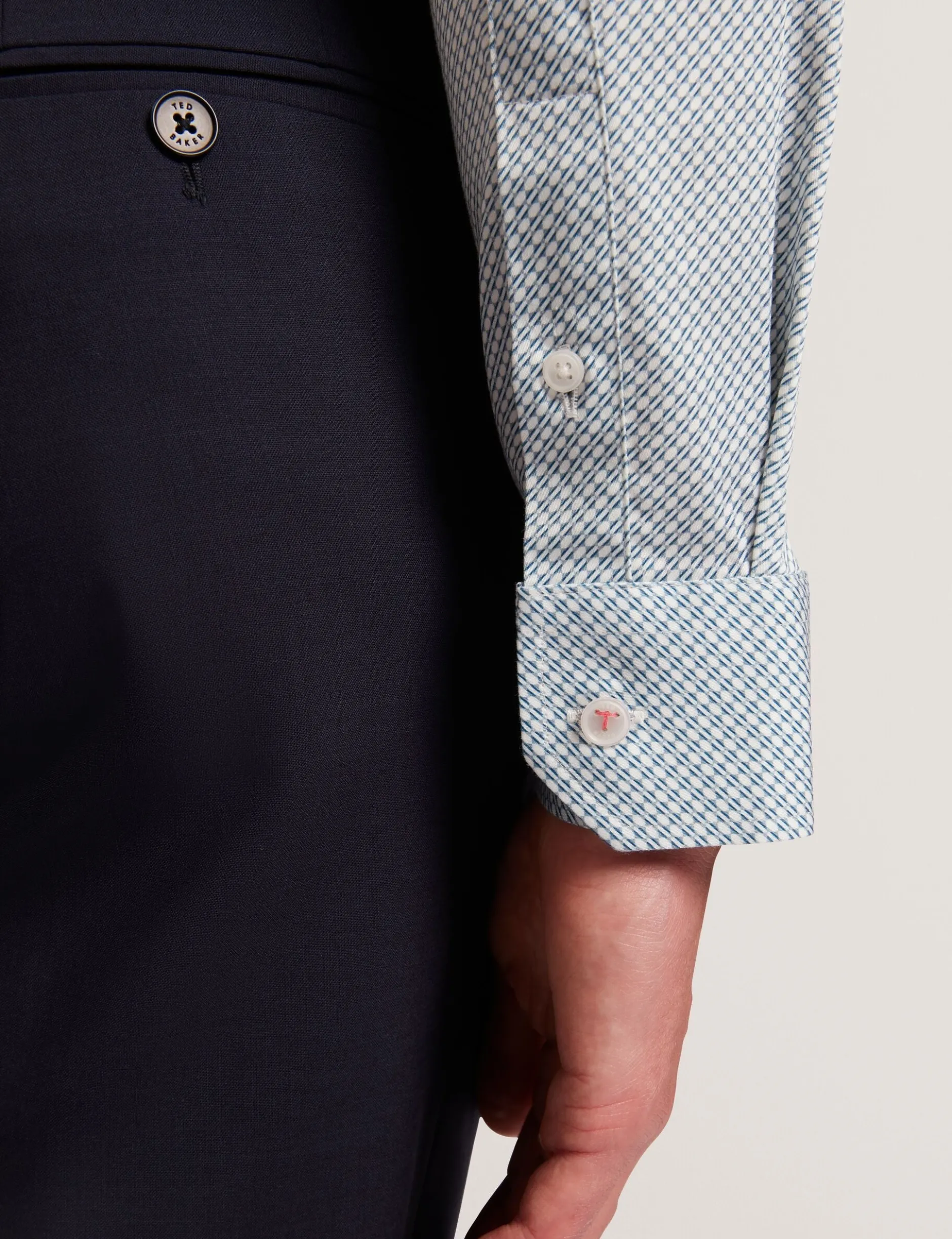 Langarm-Slim-Fit-Shirt mit Mikro-Geo-Print