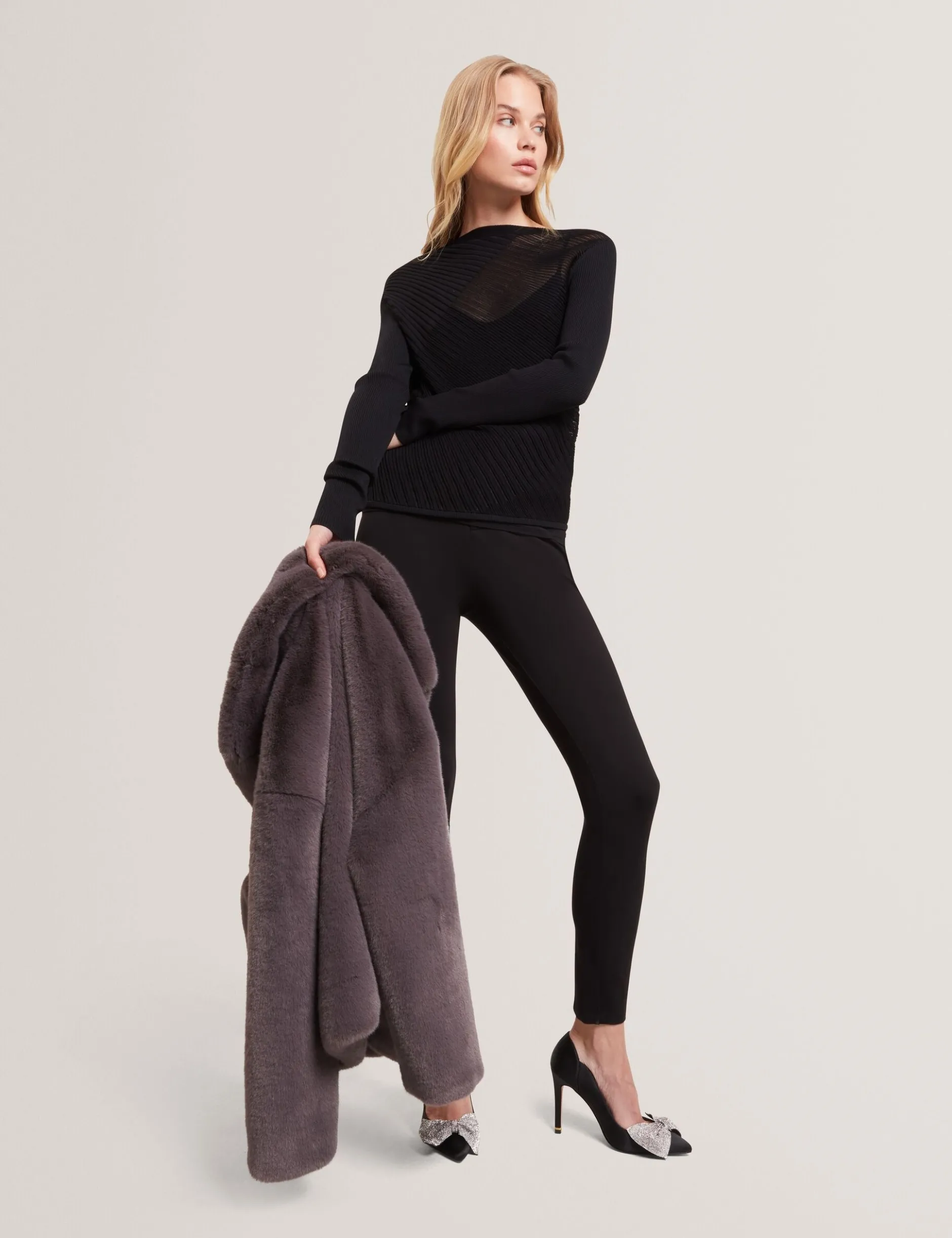 Langarm-Strickoberteil mit transparenten Details