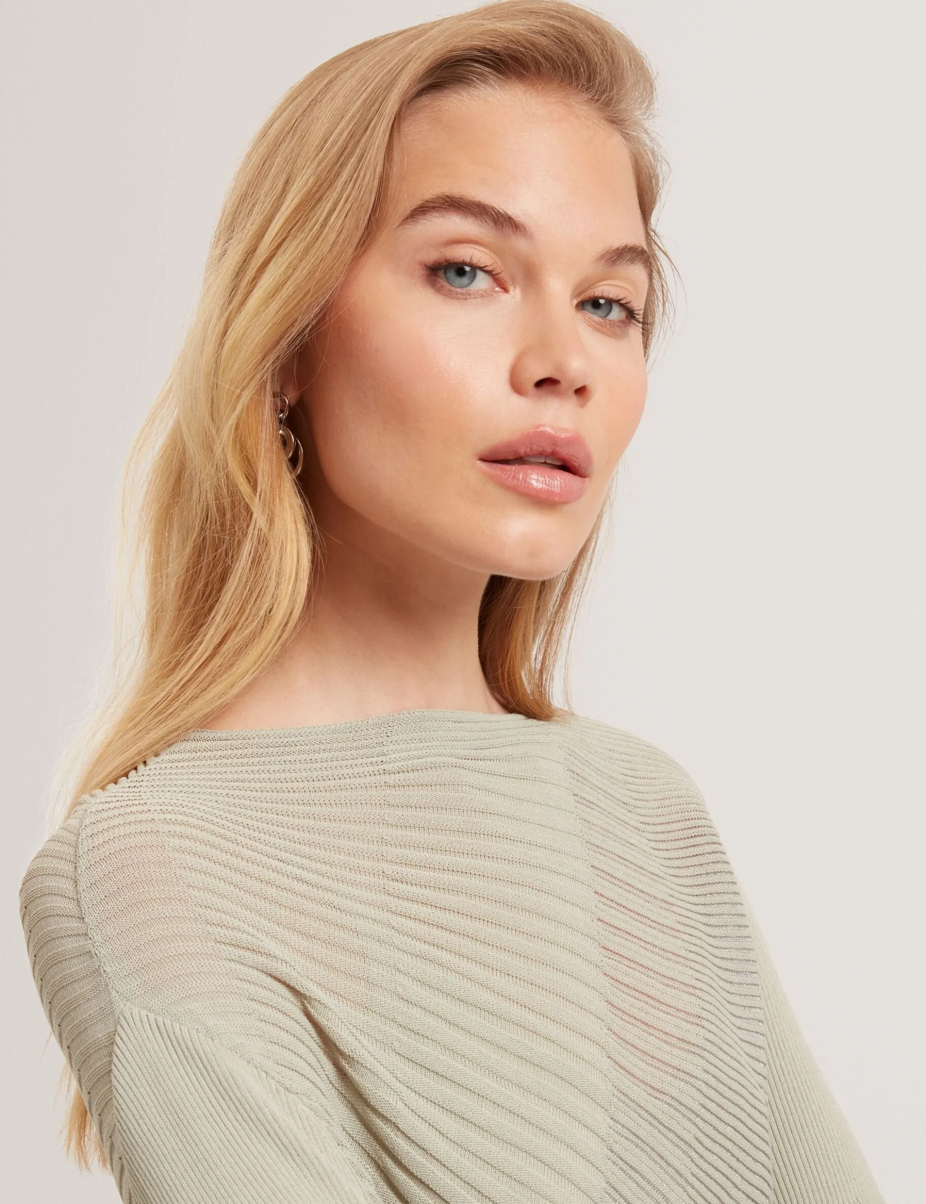 Langarm-Strickoberteil mit transparenten Details