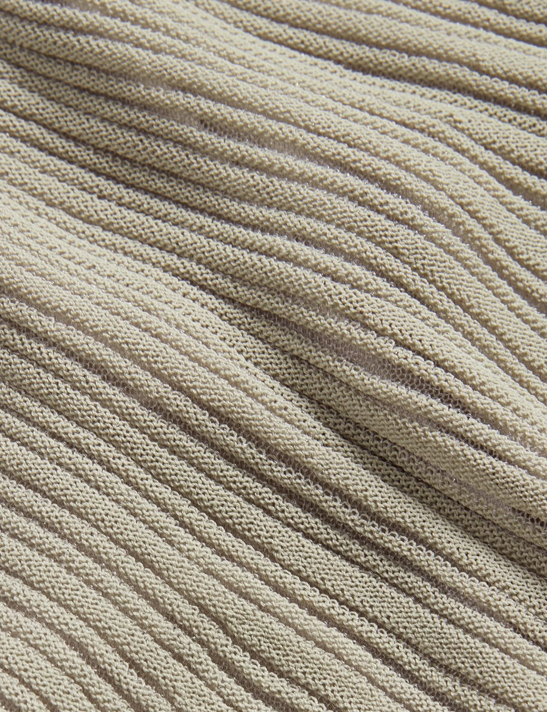 Langarm-Strickoberteil mit transparenten Details