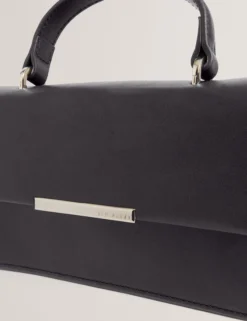 Lederhandtasche mit länglichem Henkel und Bar-Detail