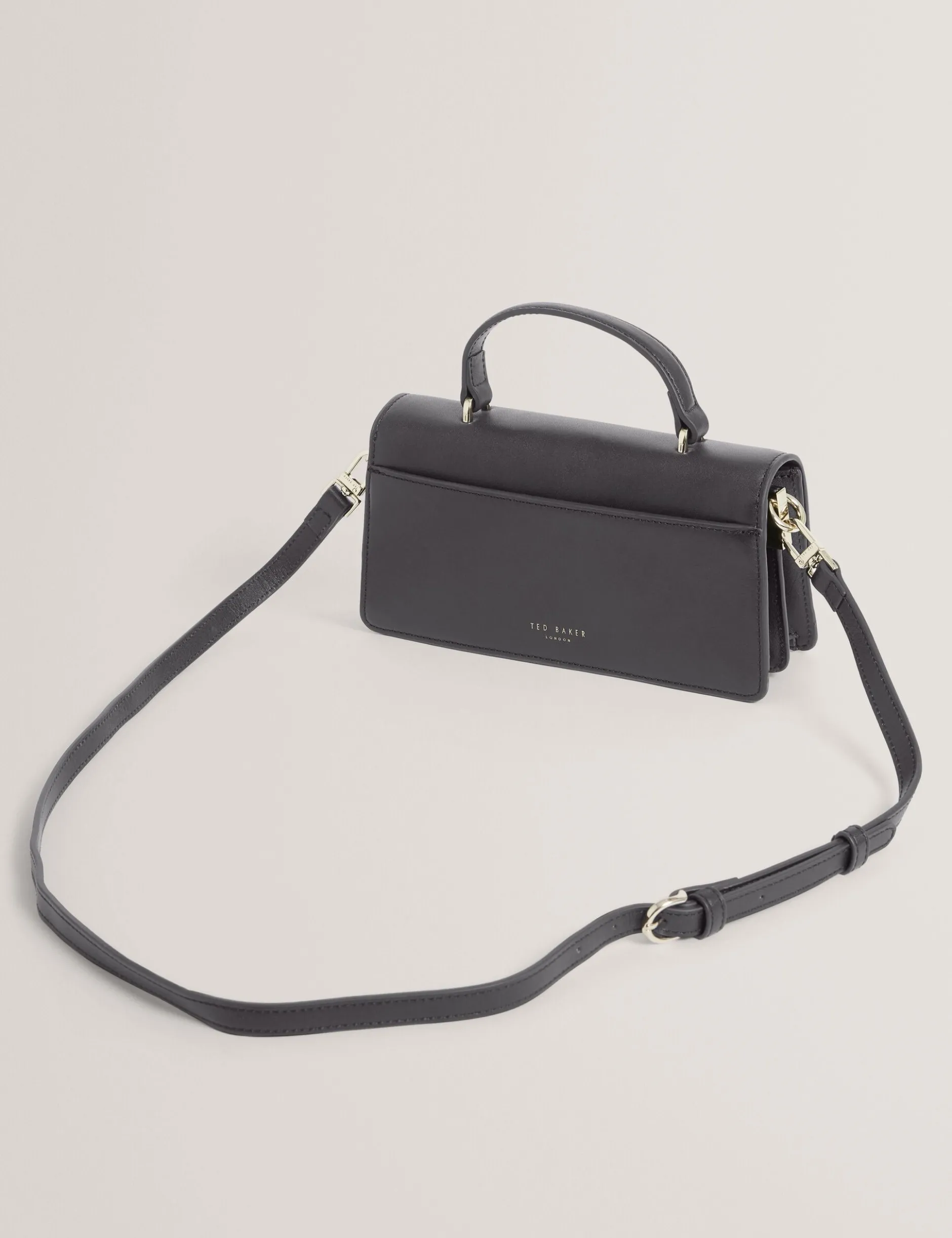 Lederhandtasche mit länglichem Henkel und Bar-Detail