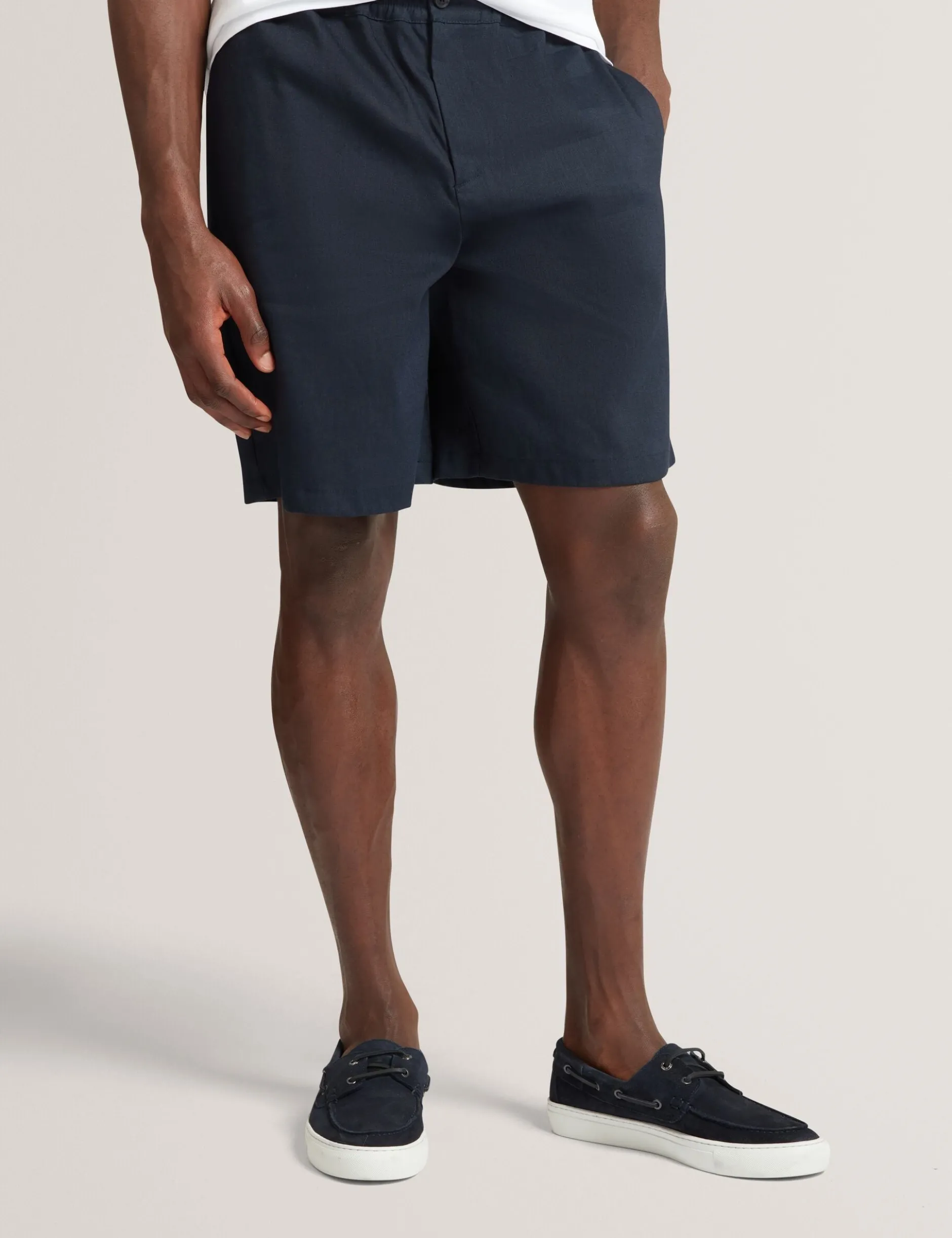 Lässige Shorts aus Leinenmischgewebe mit elastischem Bund