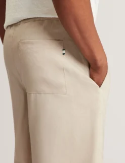 Lässige Shorts aus Leinenmischgewebe mit elastischem Bund