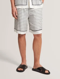 Lässige Shorts mit Geo-Fliesenmuster zum Hineinschlüpfen