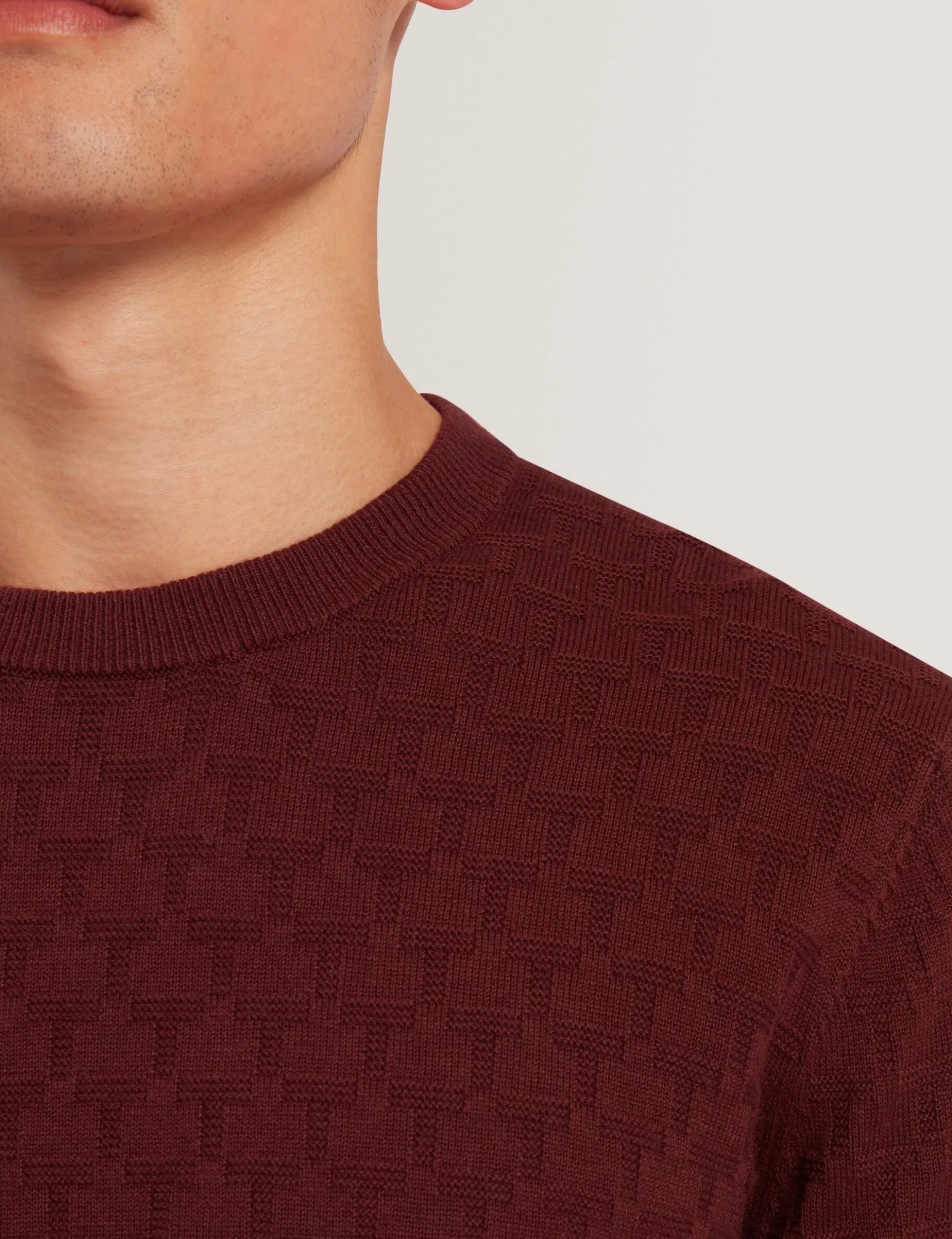 Marken-Pullover mit Rundhalsausschnitt und Struktur