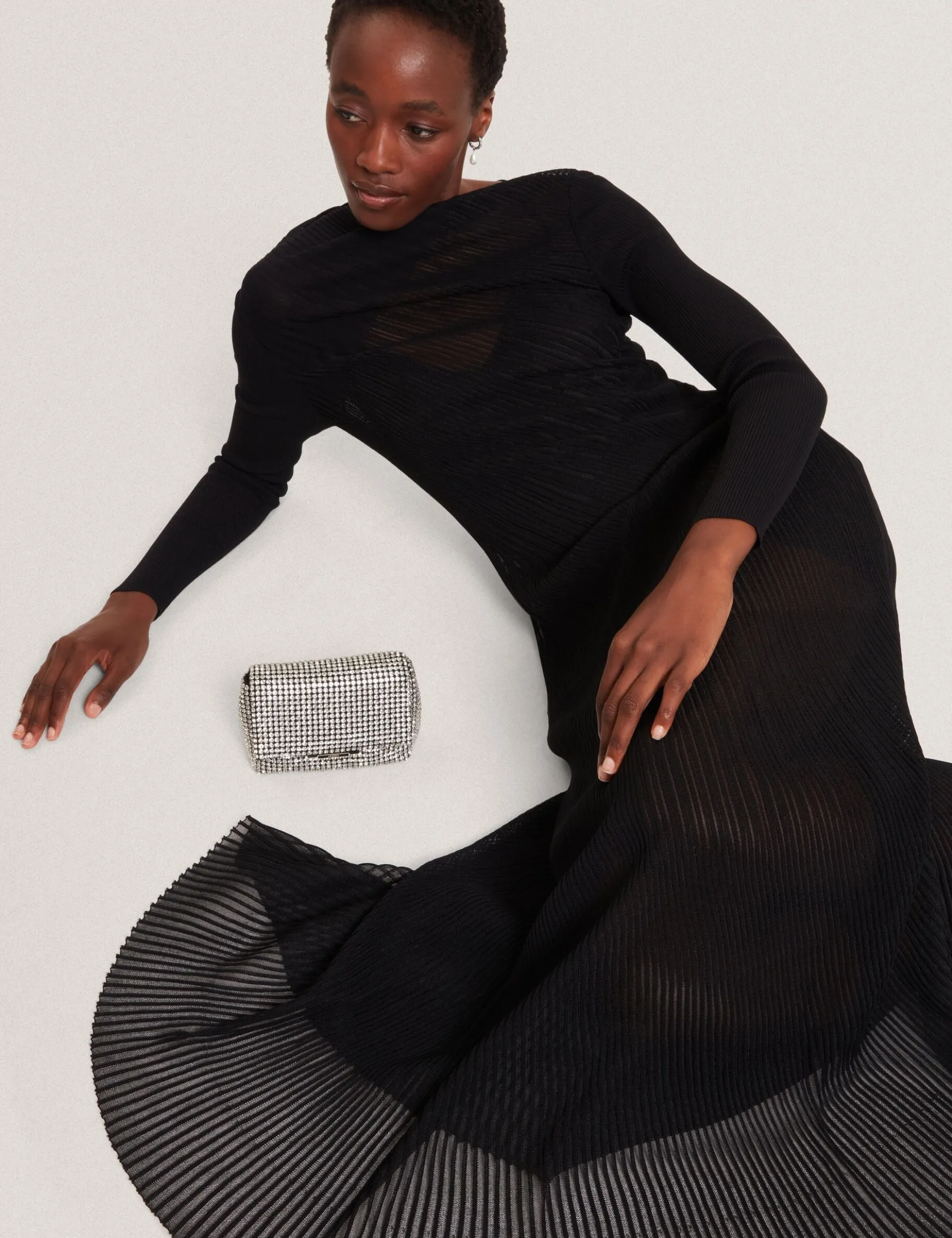 Maxikleid aus Strick mit transparenten Details und langen Ärmeln